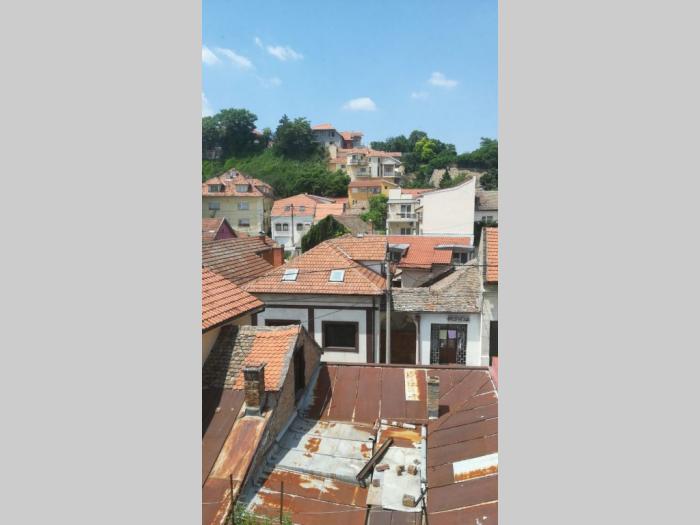 prodajem lux dvosoban stan u centru zemuna besplatni mali oglasi