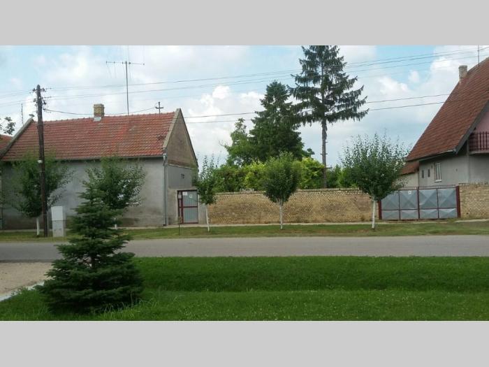 prodajem kuću u zmajevu na 24km od novog sada besplatni mali oglasi
