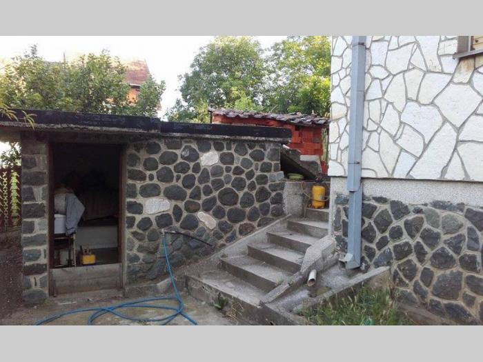 odlična kuća pored puta raška besplatni mali oglasi