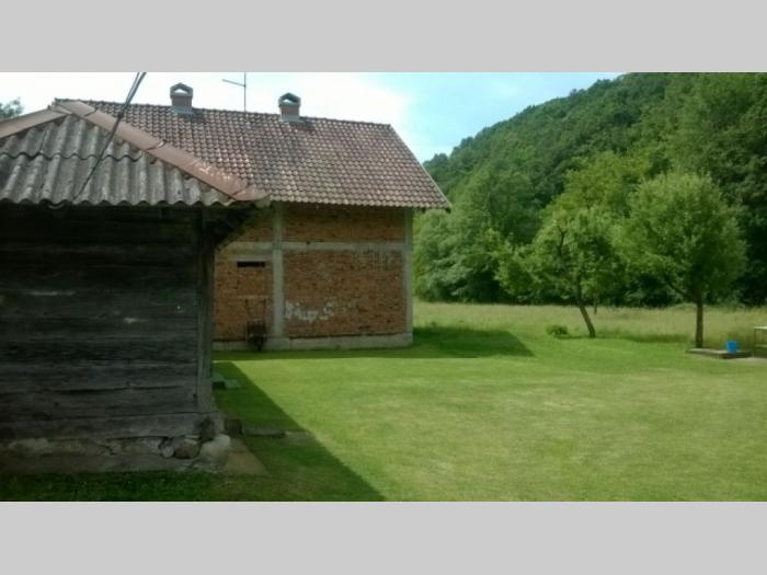 prodajem novu kuću, kompletno imanje gornji milanovac besplatni mali oglasi