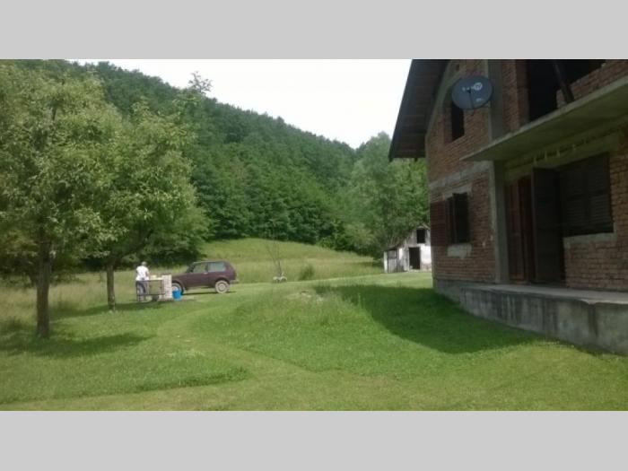 prodajem novu kuću, kompletno imanje gornji milanovac besplatni mali oglasi