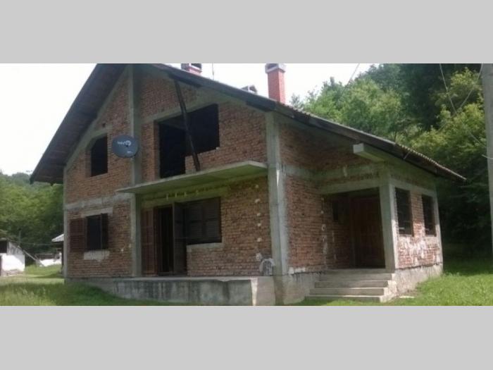 prodajem novu kuću, kompletno imanje gornji milanovac besplatni mali oglasi
