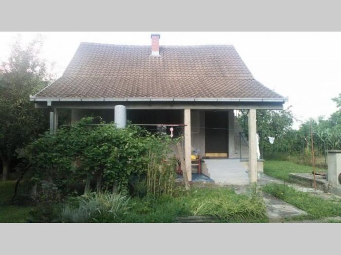 zvečka, obrenovac kuća sa okućnicom besplatni mali oglasi