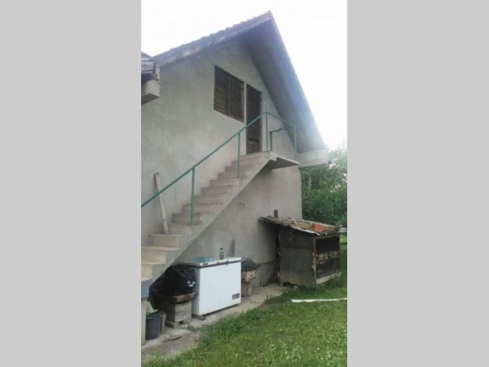 zvečka, obrenovac kuća sa okućnicom besplatni mali oglasi