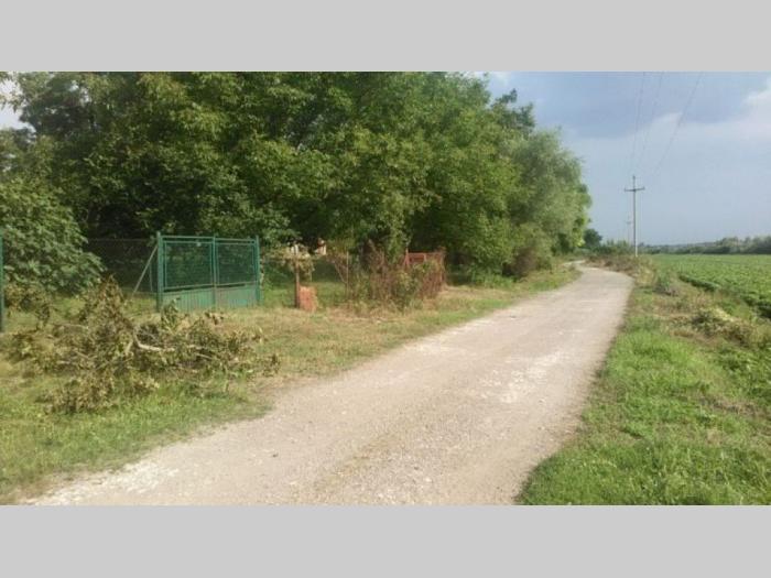 zvečka, obrenovac kuća sa okućnicom besplatni mali oglasi