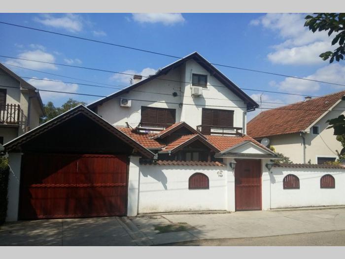 prodaja kuća u bačkom jarku, centar besplatni mali oglasi