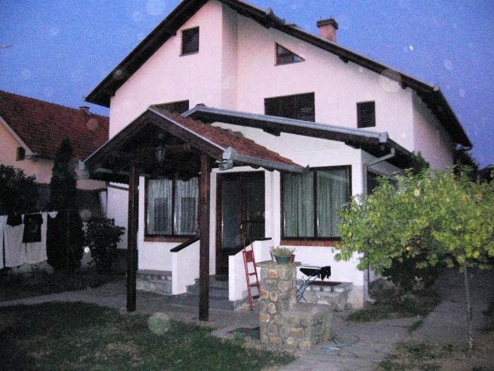 prodaja kuća u bačkom jarku, centar besplatni mali oglasi