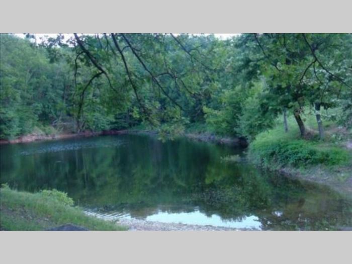 kuća sa bunarom i plac pod šumom sa izlazom na jezerom prodaja besplatni mali oglasi