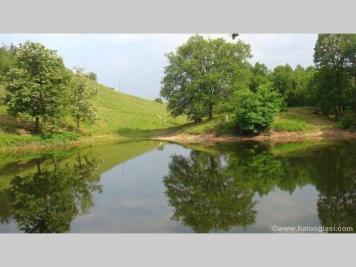 kuća sa bunarom i plac pod šumom sa izlazom na jezerom prodaja besplatni mali oglasi