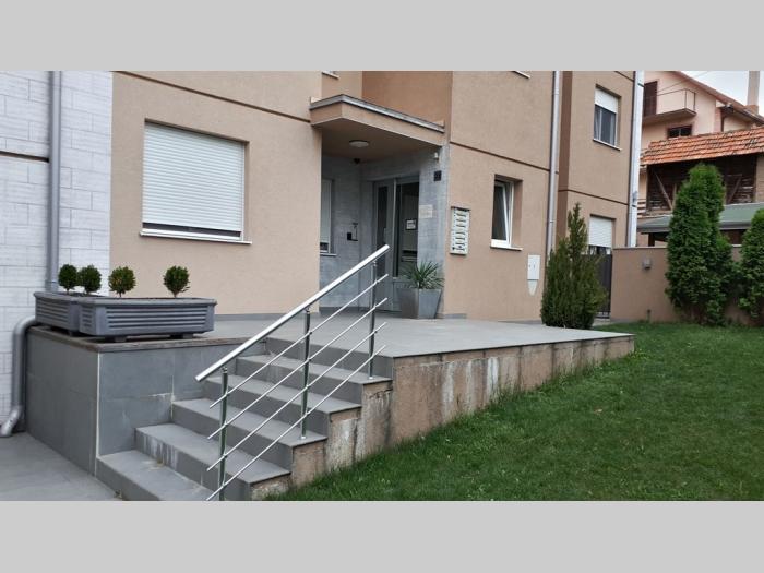 prodajem stan u železniku besplatni mali oglasi