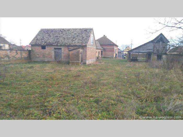 kuća sa pomoćnim objektima i 52 ara placa besplatni mali oglasi