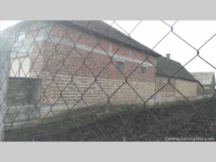 kuća sa pomoćnim objektima i 52 ara placa besplatni mali oglasi