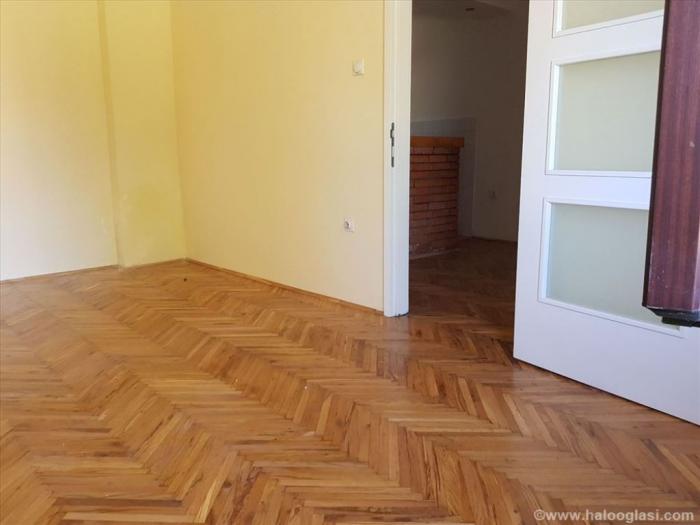 uknjižen 1 5 stan sa dvorištem, garažom besplatni mali oglasi