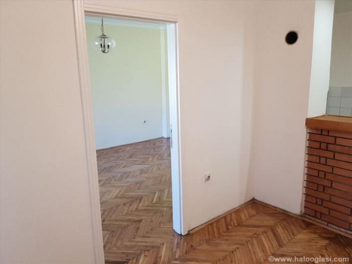 uknjižen 1 5 stan sa dvorištem, garažom besplatni mali oglasi