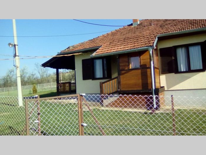 prodajem kuću u koštunićima besplatni mali oglasi