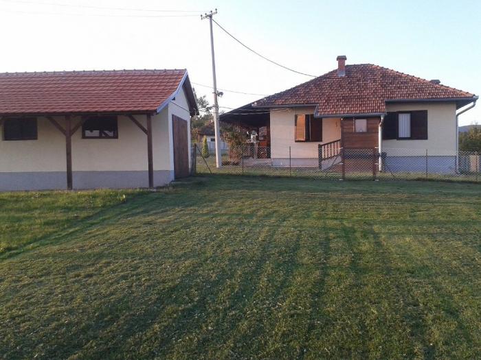 prodajem kuću u koštunićima besplatni mali oglasi