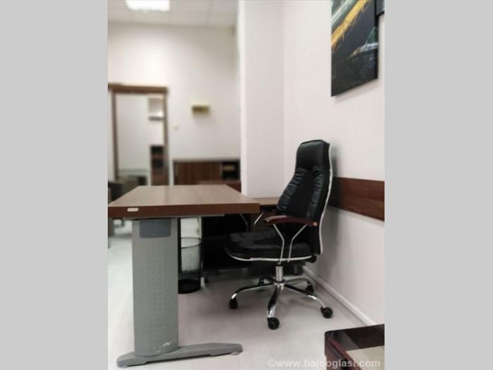 izdaje se lokal 25m2 u atrijumu zgrade kod arene besplatni mali oglasi