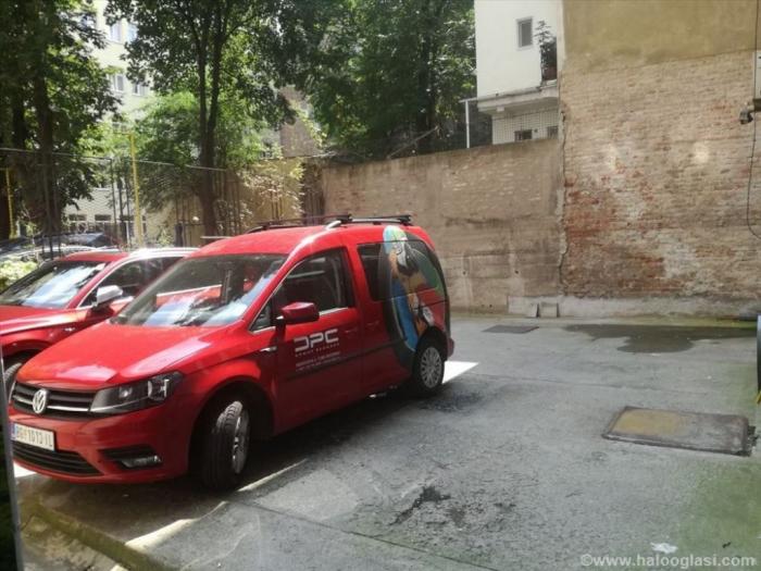 reprezentativni pp,strogi centar, 5 parking mesta besplatni mali oglasi