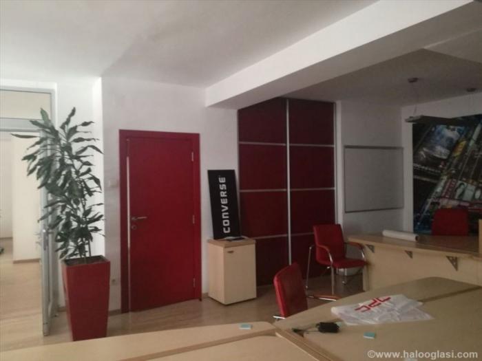 reprezentativni pp,strogi centar, 5 parking mesta besplatni mali oglasi
