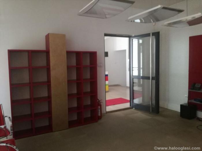 reprezentativni pp,strogi centar, 5 parking mesta besplatni mali oglasi