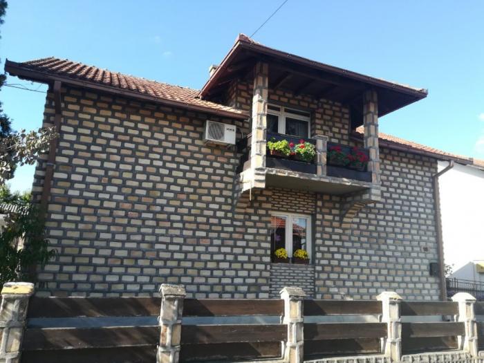 prodajem kuću u mladenovcu selters banja besplatni mali oglasi