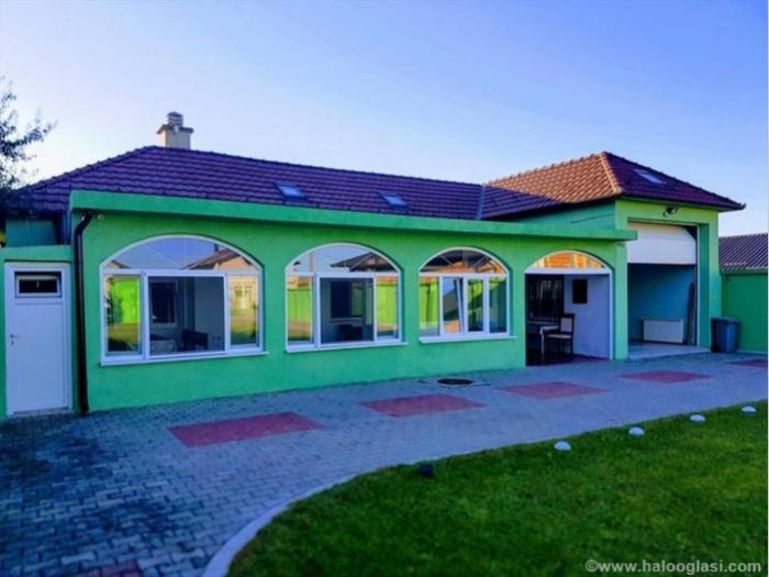 prodajem višenamensku kuću u kaću besplatni mali oglasi