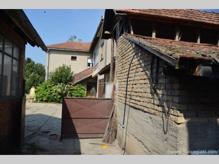 spratna kuća sa lokalom na glavnom putu besplatni mali oglasi