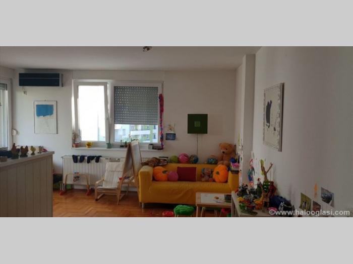 prodajem stan sa garažom novi sad grbavica besplatni mali oglasi