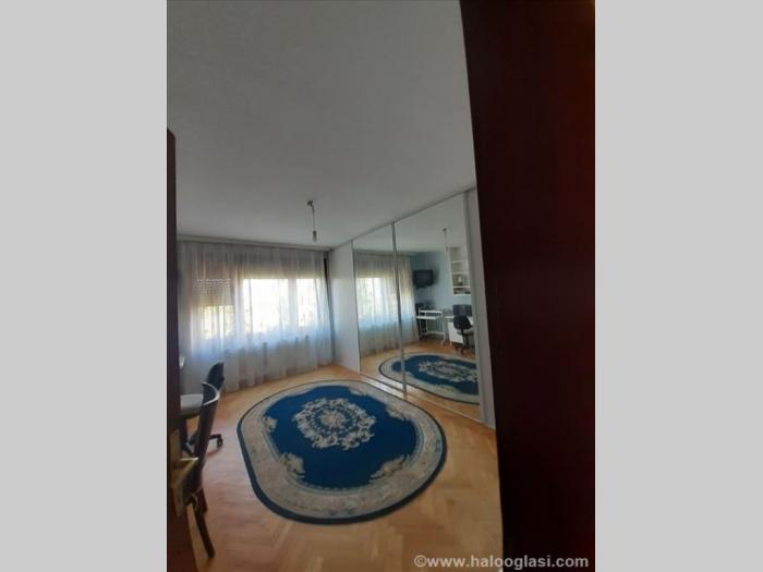 prodajem kuću sremčica besplatni mali oglasi