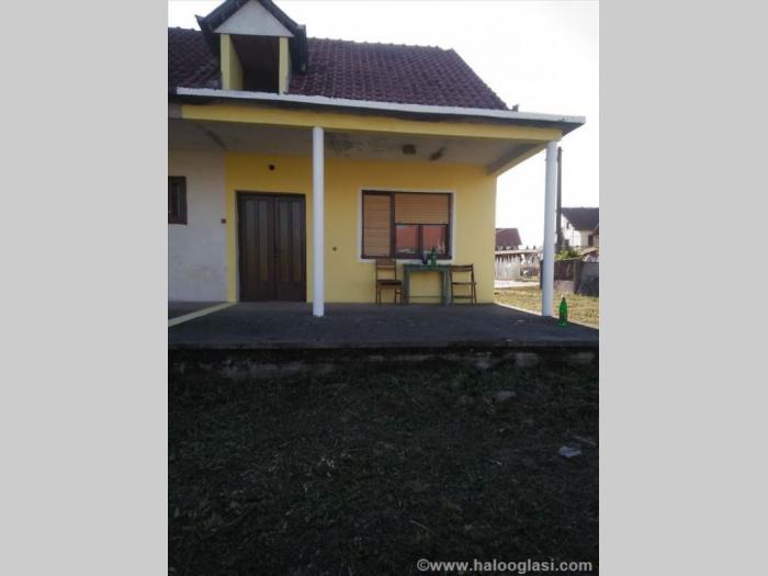 polovina kuće, plac 6 50 ari selo skobalj besplatni mali oglasi
