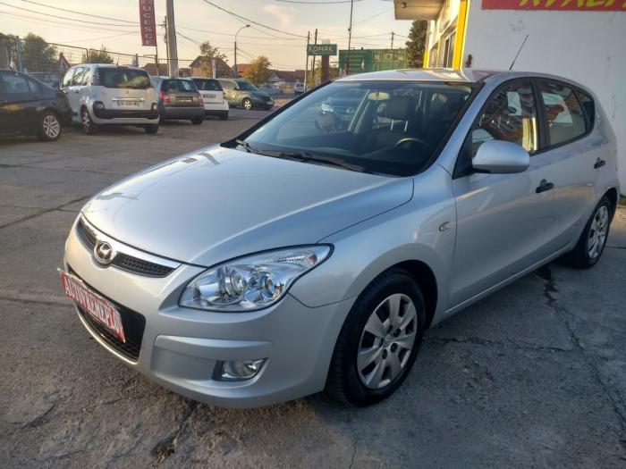 hyundai i30 1 6crdi besplatni mali oglasi