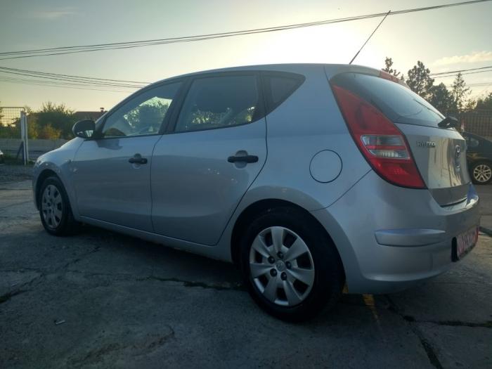 hyundai i30 1 6crdi besplatni mali oglasi