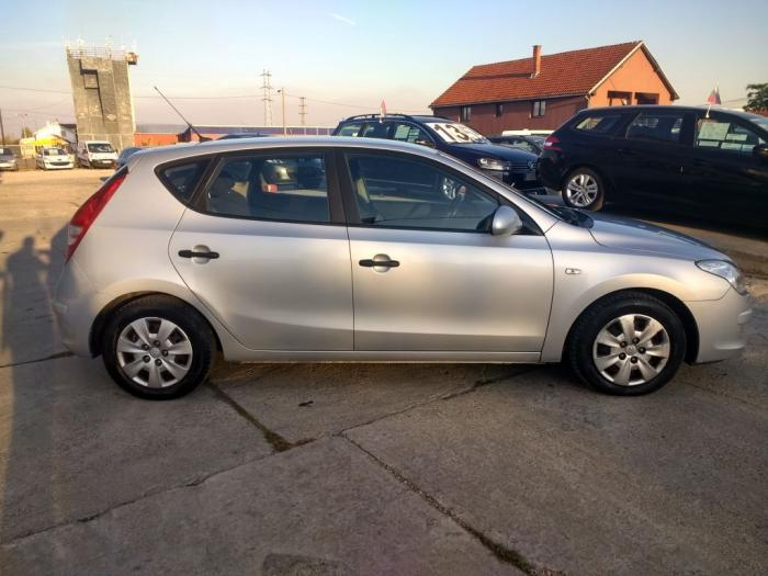 hyundai i30 1 6crdi besplatni mali oglasi