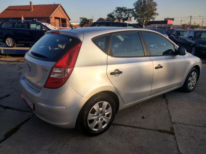 hyundai i30 1 6crdi besplatni mali oglasi