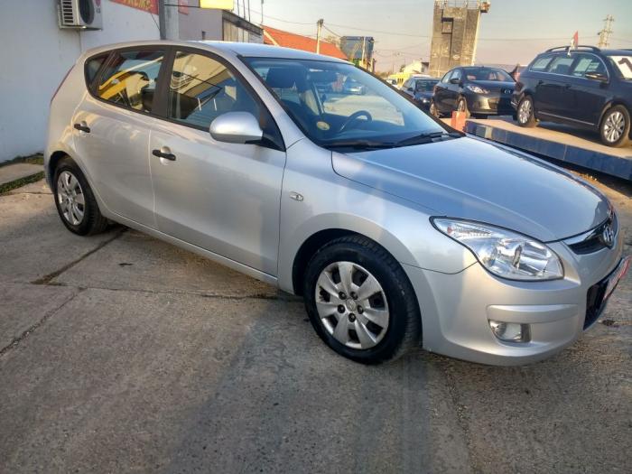 hyundai i30 1 6crdi besplatni mali oglasi