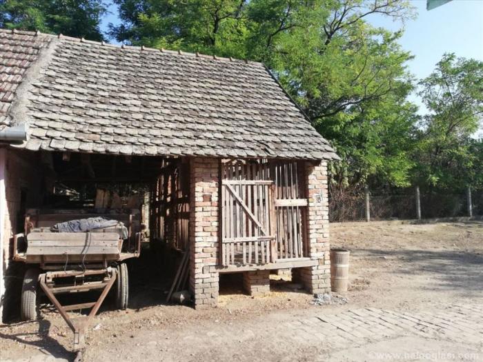 domačinska kuća na selu besplatni mali oglasi