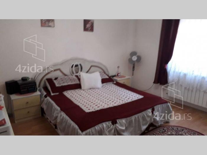 dve kuće na jednom placu sremska mitrovica besplatni mali oglasi
