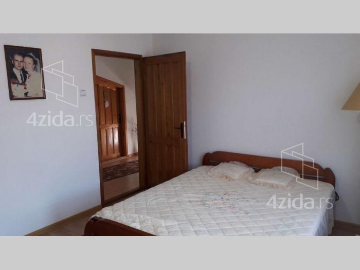 dve kuće na jednom placu sremska mitrovica besplatni mali oglasi