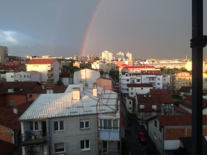 prodajem 2,0 stan na vračaru besplatni mali oglasi
