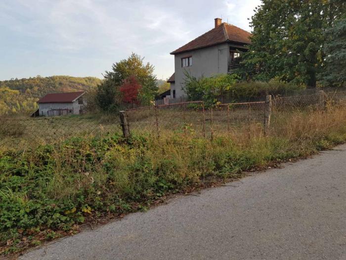 prodajem plac u ripnju besplatni mali oglasi