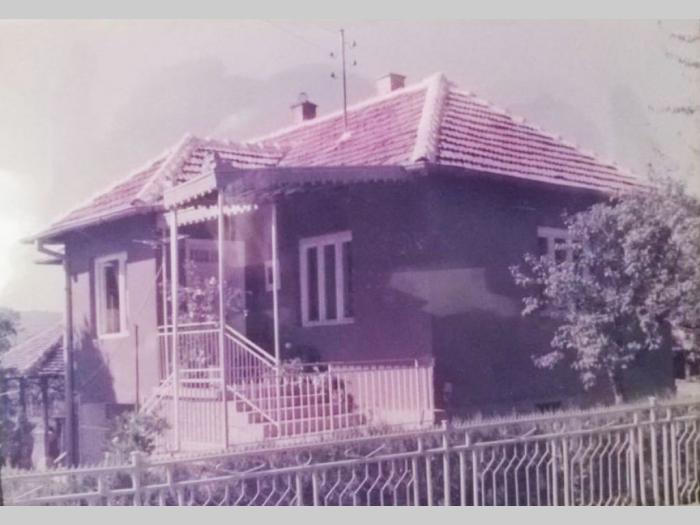 porodična kuća, plac, šuma i njiva mesto tulare, prokuplje besplatni mali oglasi