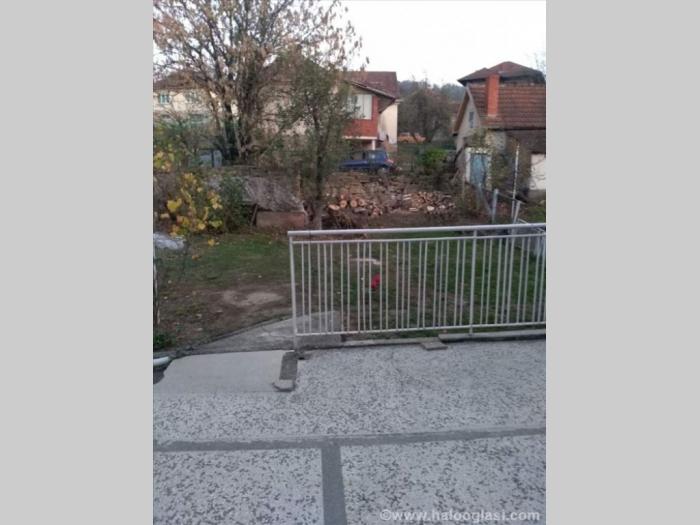 u centru ljiga prodajem ili menjam stan u kući besplatni mali oglasi