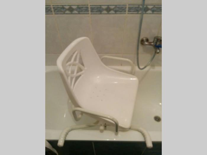 stolica za kadu, rotirajuća, sa naslonom besplatni mali oglasi