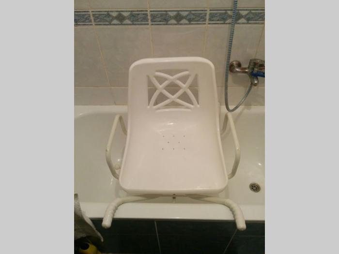 stolica za kadu, rotirajuća, sa naslonom besplatni mali oglasi