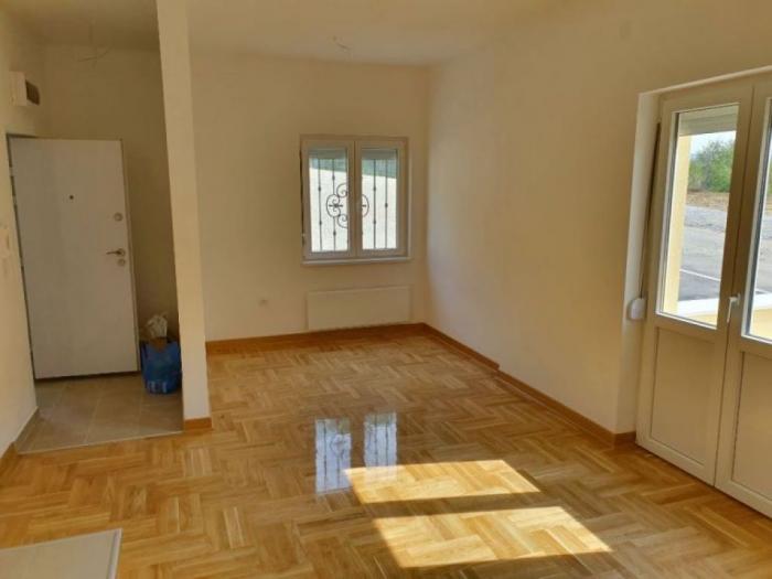 novo uknjiženo useljivo konjarnik 3 (od 1100 do 1200 e m2) besplatni mali oglasi