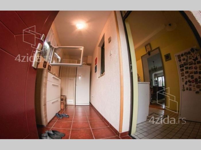 prodajem kuću u kumodražu besplatni mali oglasi