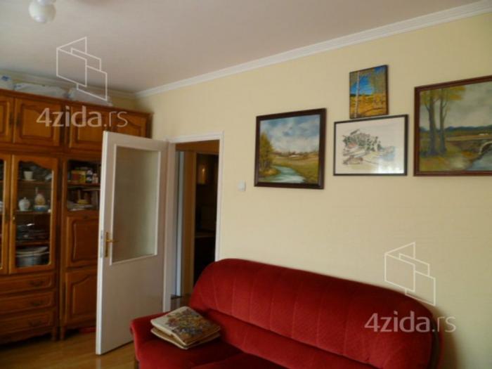 stan u kotežu na extra lokaciji uknjižen besplatni mali oglasi