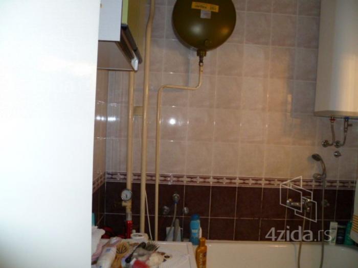 stan u kotežu na extra lokaciji uknjižen besplatni mali oglasi