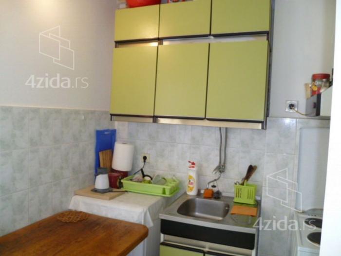stan u kotežu na extra lokaciji uknjižen besplatni mali oglasi