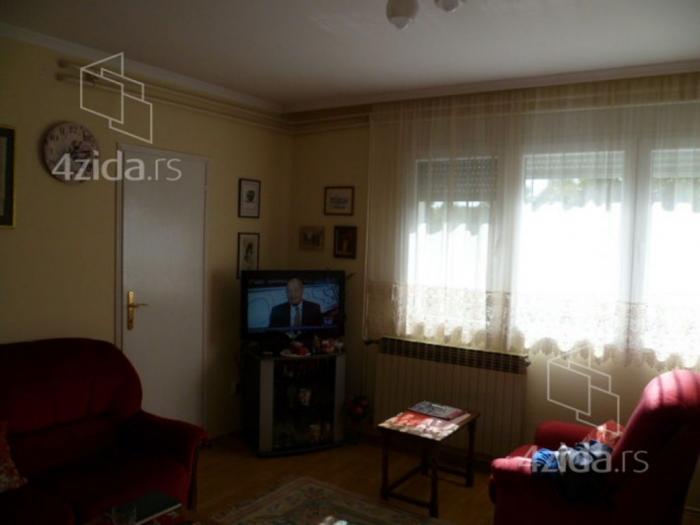 stan u kotežu na extra lokaciji uknjižen besplatni mali oglasi